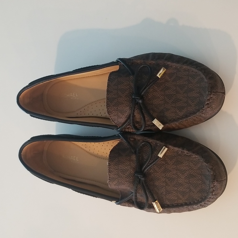 Pre-loved Michael Kors size 8.5M shoes (worn once) in great condition.